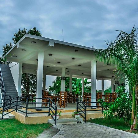 Lake Villa Resort Tissamaharama Luaran gambar