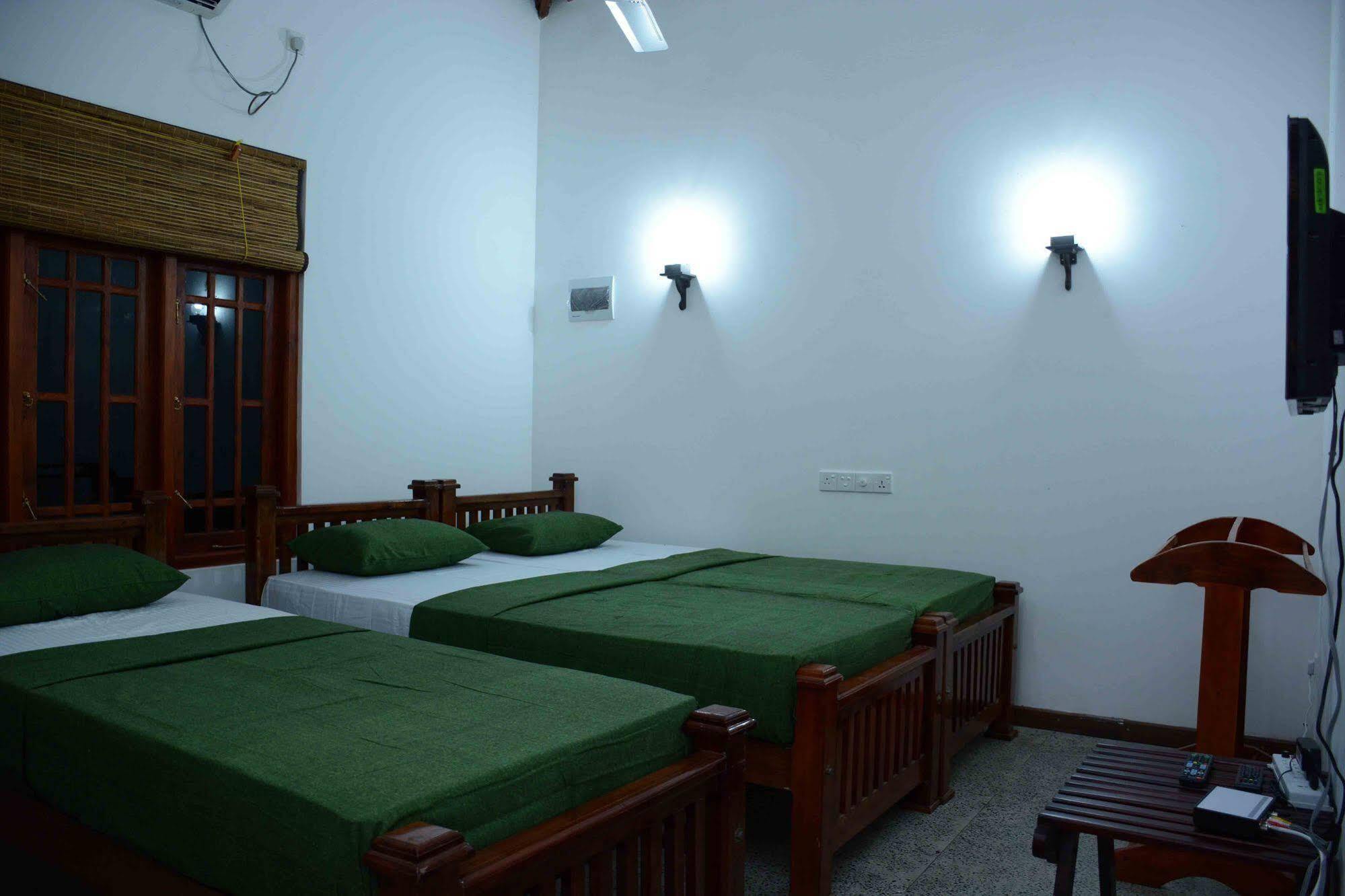 Lake Villa Resort Tissamaharama Luaran gambar